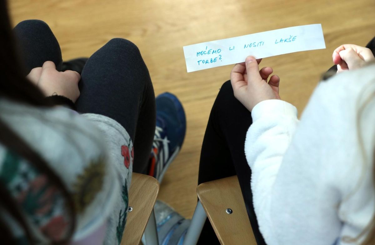 Djeca s papirića čitala pitanja ministrici Divjak
