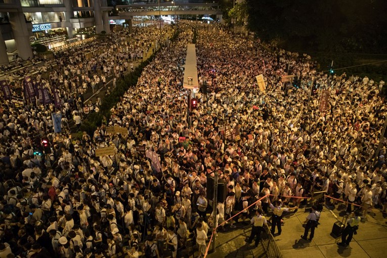 Preko milijun ljudi prosvjedovalo u Hong Kongu. Pogledajte slike
