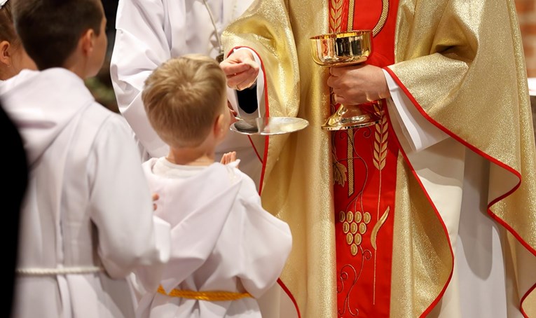 Strašni detalji zlostavljanja u SAD-u: Svećenik silovao curicu nakon operacije
