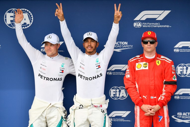 Hamiltonu pole position na Hungaroringu