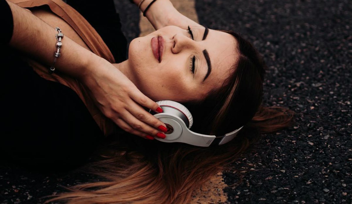 Jeste li znale da slušalice mogu oštetiti vašu kosu?