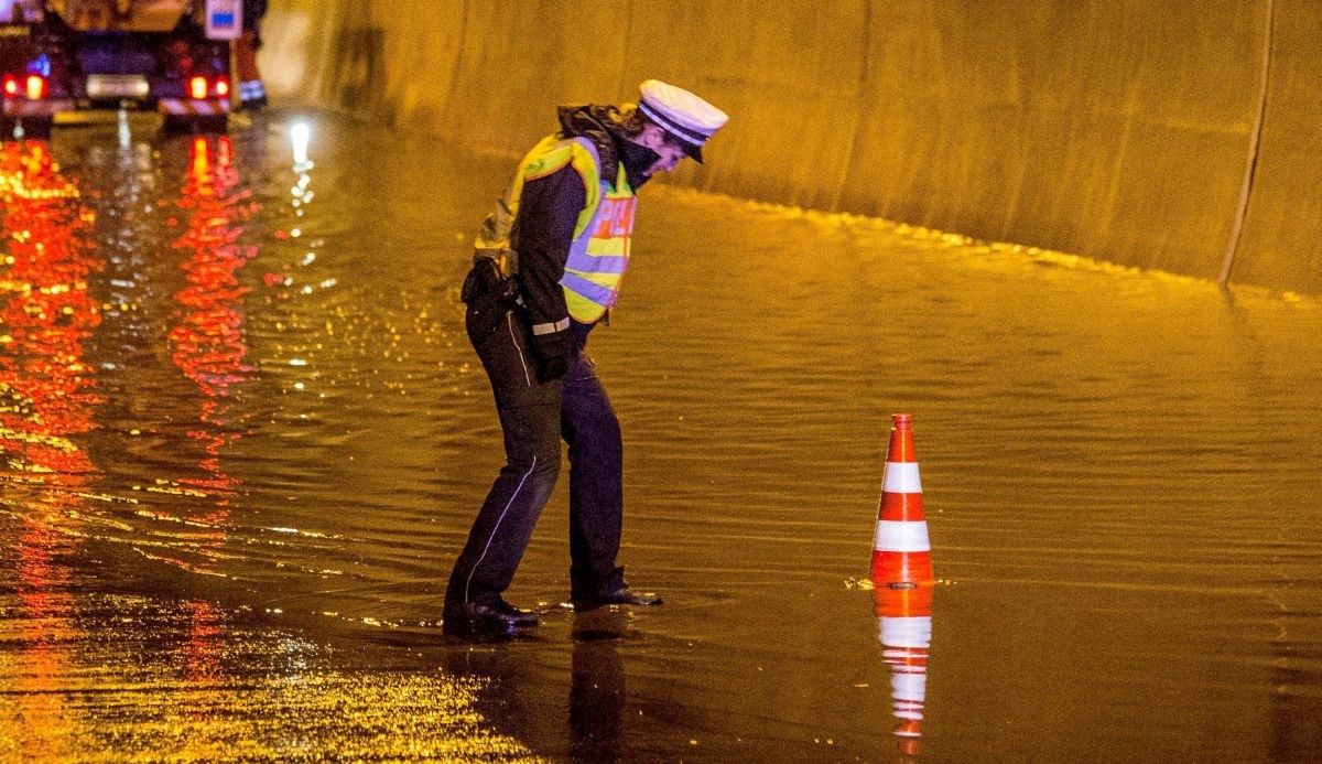 Veliko olujno nevrijeme u Njemačkoj: Ne voze vlakovi, blokirane ceste