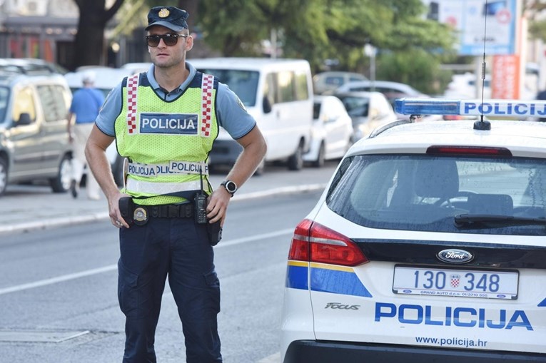 Mladića iz Karlovca zaustavio policajac. Dobio je brutalnu kaznu, 15.000 kuna