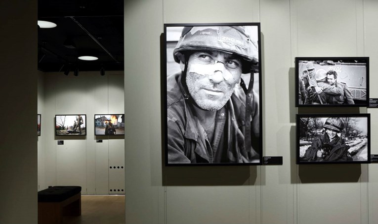 FOTO Porukom "rat je sranje" otvoren Muzej ratne fotografije