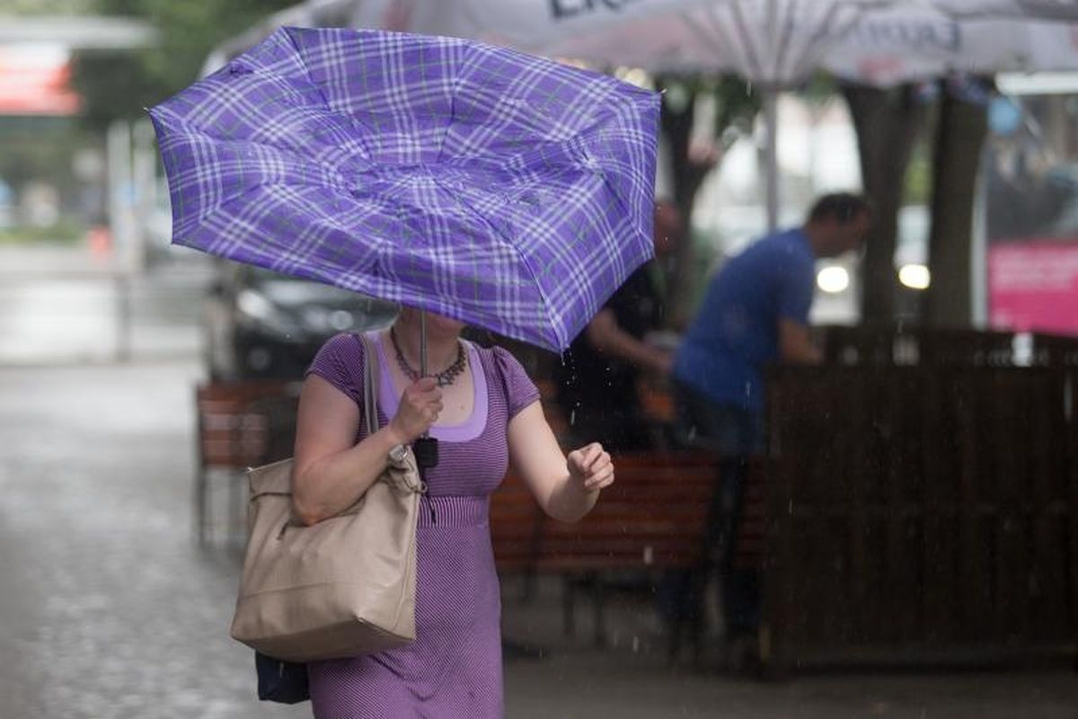 TUČA, MUNJE, GROMOVI Olujno nevrijeme pogodilo Zagreb