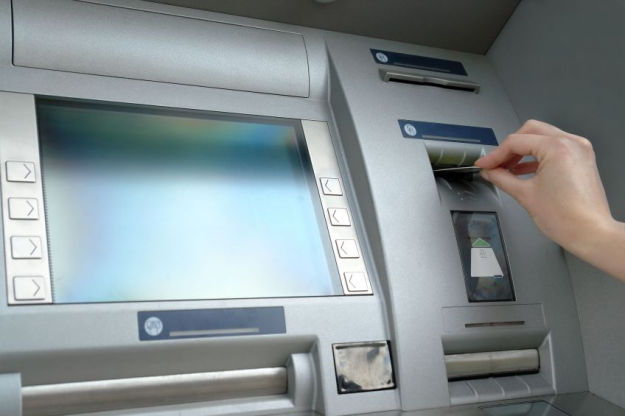 "Cash-trapping": U Istri uhićeni Rumunji koji su na bankomate stavljali lažne otvore za novčanice