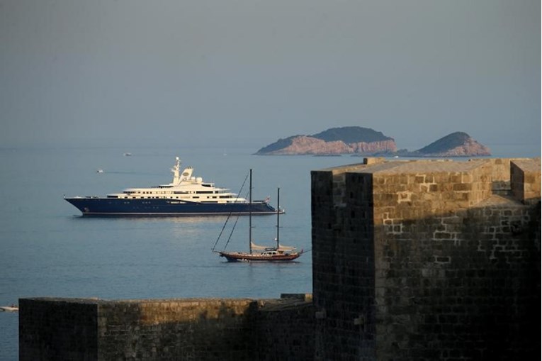 FOTO Jedan od najmoćnijih katarskih šeikova superluksuznom jahtom stigao u Dubrovnik