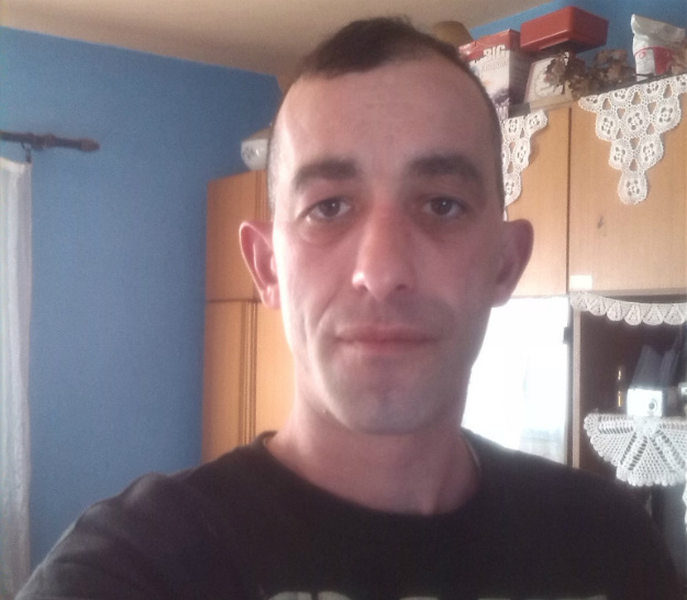 Pedofil koji je slikan kako ljubi sedmašicu u Vranju progovorio: "Volim je i kad-tad ću je oženiti"