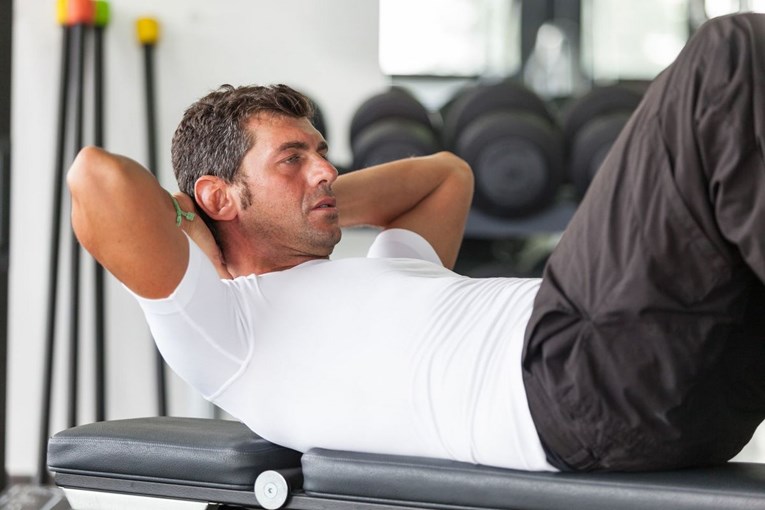 5 vježbi pomoću kojih ćete izgubiti više kalorija nego s kardio treningom