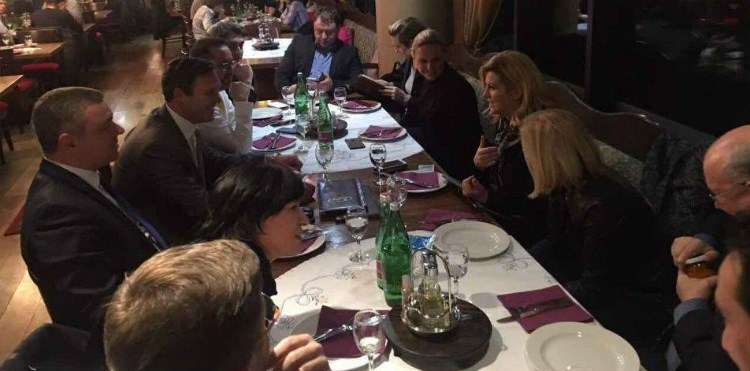 Kolinda izvela suradnike na večeru u bosanski restoran pa ispalila: "Domovini vjerni!"