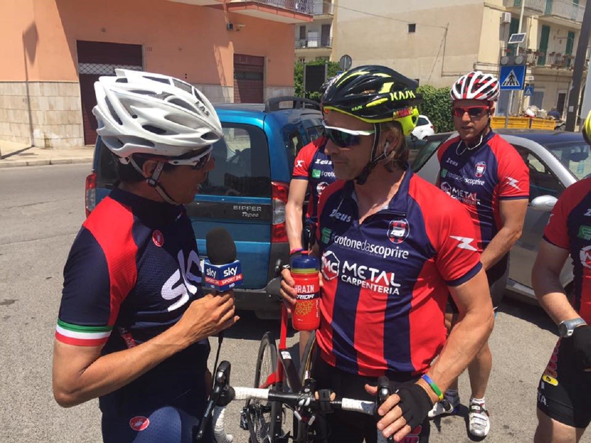 ODRŽAO OBEĆANJE Trener Crotonea pedalirao 1300 km nakon što je ostao u ligi: "Ovo je za mog poginulog sina"