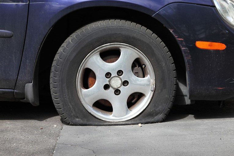 Djedica bušio gume na autima u Koprivnici