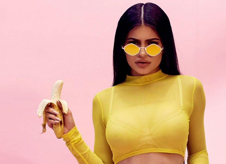 Zavirite u šarenu kolekciju sunčanih naočala s potpisom Kylie Jenner