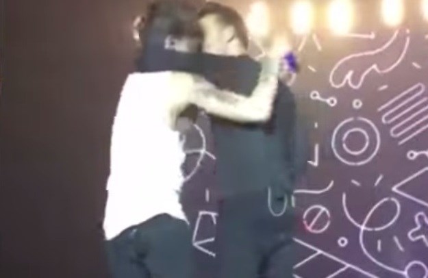 Ups: Louis i Liam iz One Directiona izmijenili neplanirani poljubac na pozornici