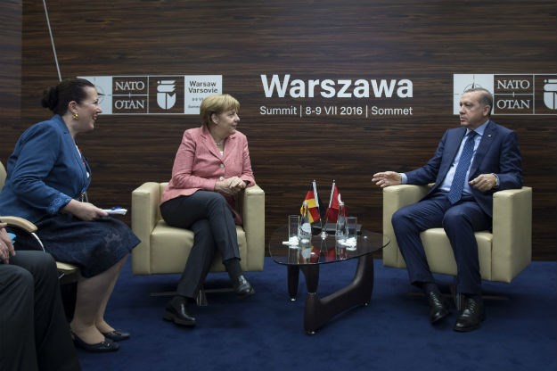 Merkel i Erdogan razgovarali o napetim odnosima nakon rezolucije o pokolju Armenaca