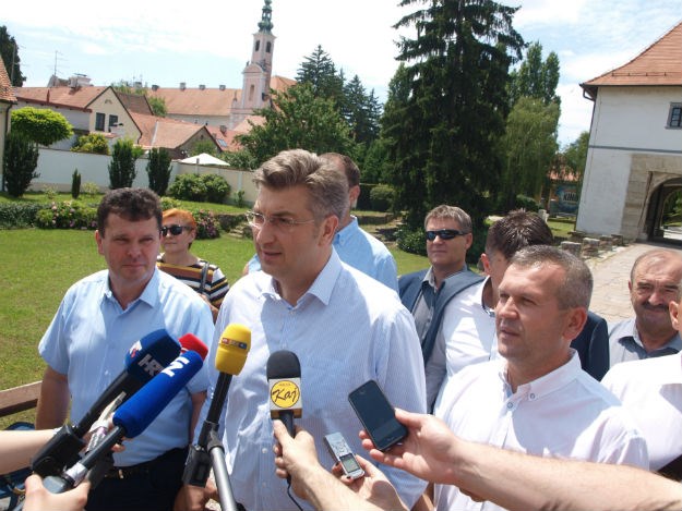 Plenković: "Ne znam ništa o preslagivanju s Mostom, razgovarat ćemo s nezadovoljnim HSS-ovcima"