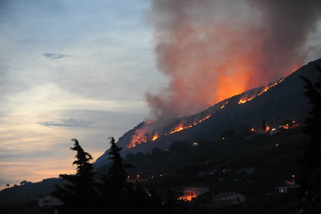 Vatrogasci se i dalje bore: Požar između Meje i Gornjeg Jelenja još nije ugašen