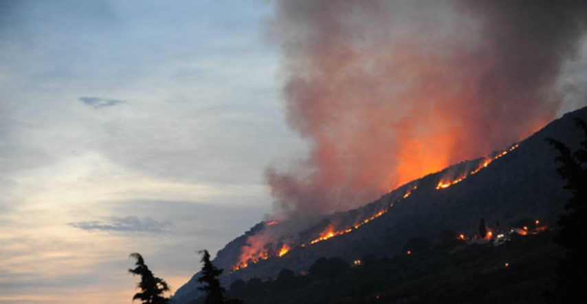 Vatrogasci se i dalje bore: Požar između Meje i Gornjeg Jelenja još nije ugašen