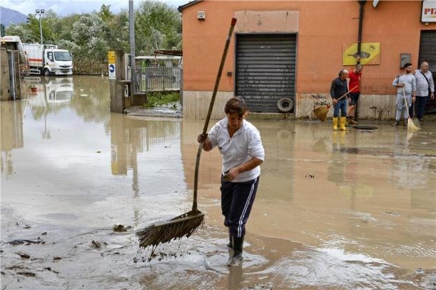 Potop u Belišću: Kiša kakva se ne pamti poplavila podrume i ceste