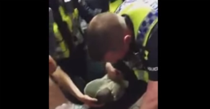 VIDEO Snimka podijelila London: Pogledajte kako policija obuzdava crnca koji se svađao s djevojkom