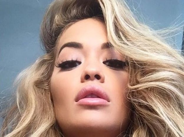 FOTO Rita Ora zahvalila fanovima vrućom snimkom u toplesu