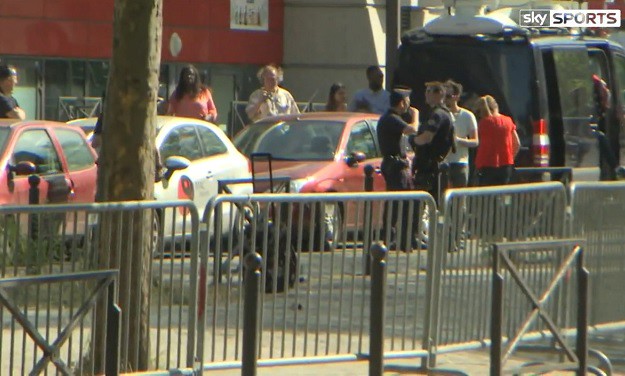 FOTO Drama pred hotelom francuske reprezentacije: Policija izvela kontroliranu eksploziju!