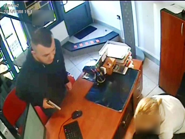FOTO Policija traži pomoć u hvatanju osumnjičenog za dvije pljačke: Jeste li ga vidjeli?