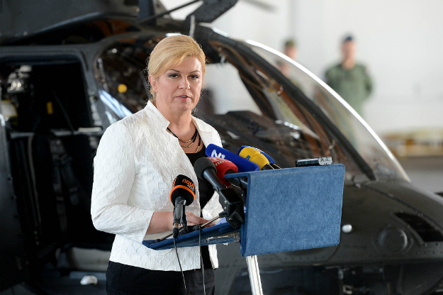 GALERIJA Stigli helikopteri Kiowa Warrior, Kolinda iskoristila priliku za naslikavanje