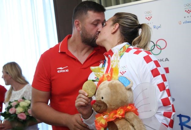 Sandra Perković svoju zlatnu olimpijsku priču završila poljupcem