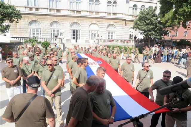 Proslava Oluje u Rijeci polaganjem vijenaca te mimohodom u Opatiji