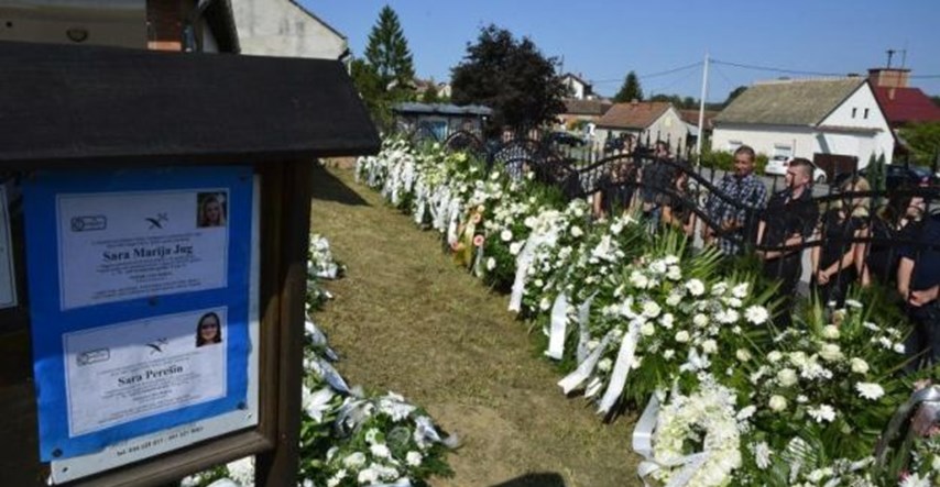 Tuga u Čaglinu: Djevojke koje su poginule u prometnoj nesreći pokopane u zajedničku grobnicu
