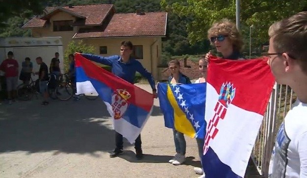 Pametniji od odraslih: Djeca u Jajcu spriječila da ih u školi podijele na Bošnjake i Hrvate