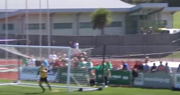 VIDEO Asistirao mu vjetar: Jedan od najčudnijih golova u povijesti