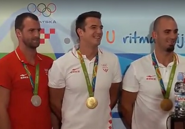 VIDEO Ludnica na dočeku kraljeva hrvatskog veslanja: Iz Rija se vratili braća Sinković i Damir Martin!