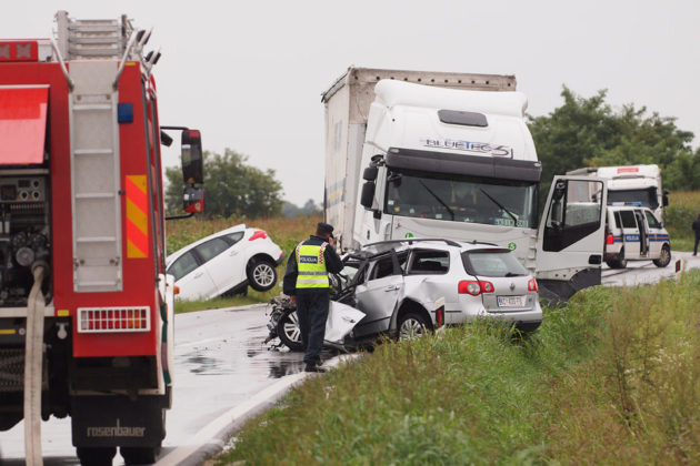 U sudaru dva automobila i kamiona kod Koprivnice poginula jedna osoba