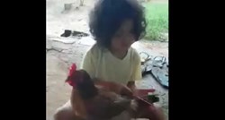VIRALNI HIT Svi dijele video djevojčice koja uređuje neobičnu ljubimicu - kokoš!