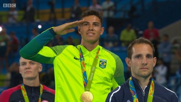 "Brazilci, stidite se": Izviždali i rasplakali svjetskog rekordera na dodjeli medalja