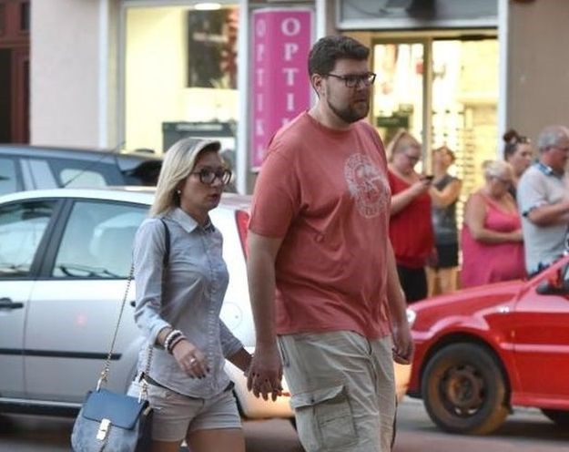 FOTO Zaljubljeni Peđa Grbin uhvaćen u romantičnoj šetnji s djevojkom