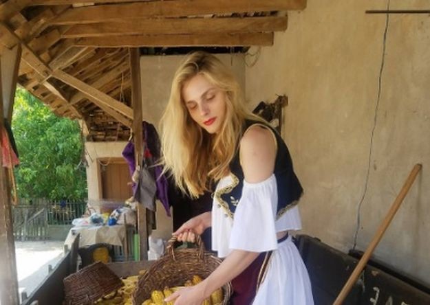 FOTO Andreja Pejić polugola traži dečka po Srbiji