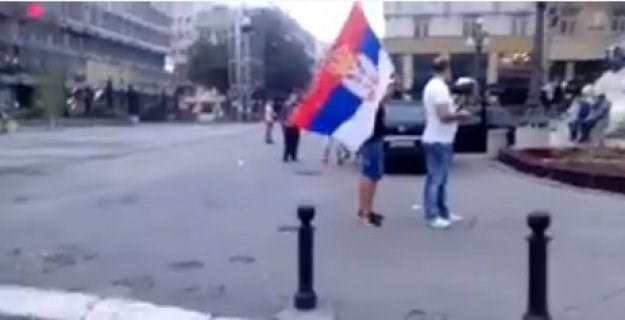 VIDEO Beograd u zoru slavi pobjedu nad Hrvatskom uz četničke pjesme
