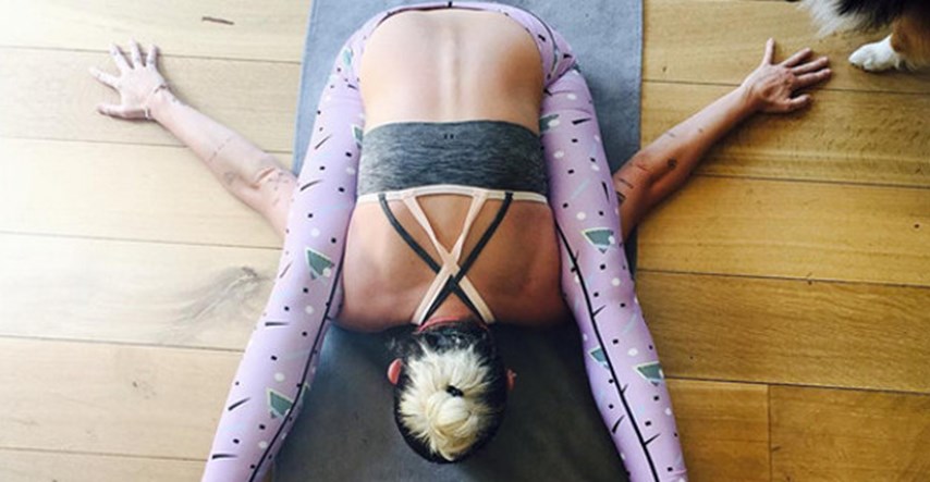 Miley Cyrus zabrinula fanove - "Ne, nisam se strgala, samo izvodim zahtjevnu jogu"
