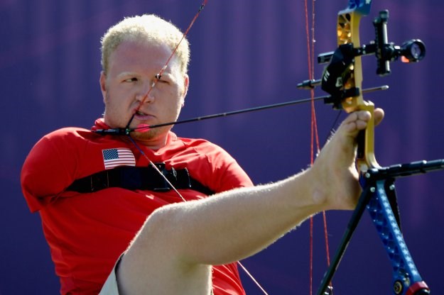 Čovjek bez ruku bavi se streličarstvom, osvaja medalje i ruši svjetske rekorde