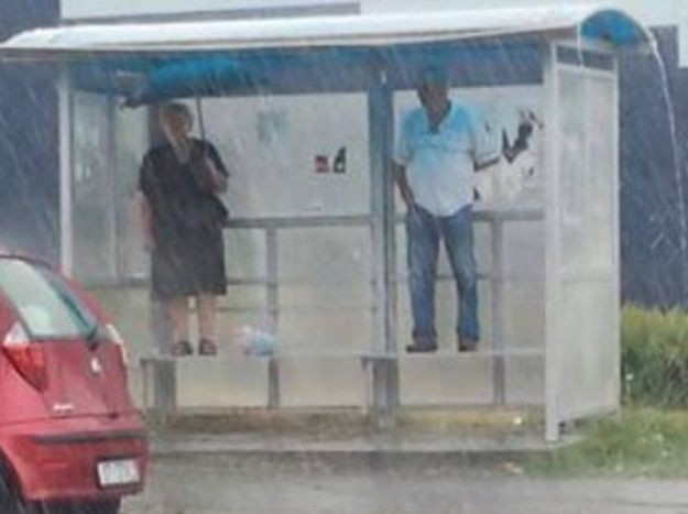 Dvoje Solinjana se sklonilo od pljuska i postalo hit na društvenim mrežama