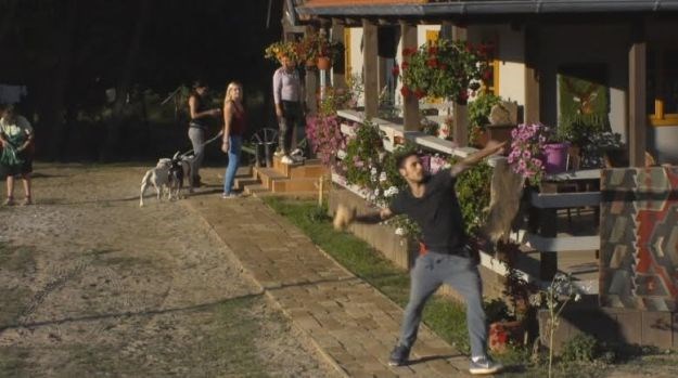 Farmeri razljutili gazdu Antu, bacio im sav duhan u polje: "E sad nitko neće pušiti"