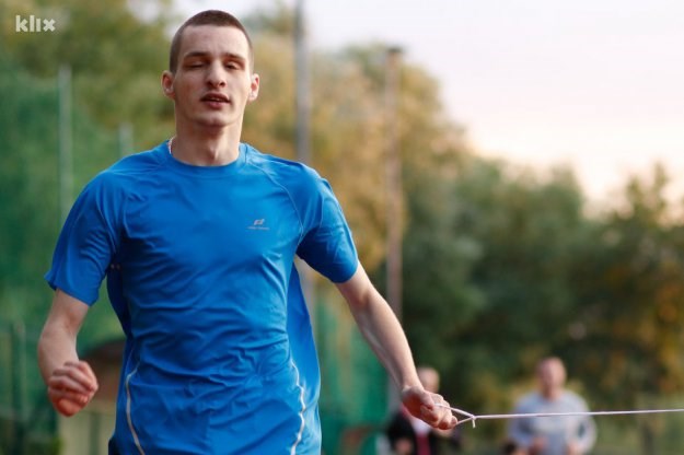 Priča koja inspirira: Slijepi mladić iz Sarajeva spreman za polumaraton, želi i na Igre u Tokio