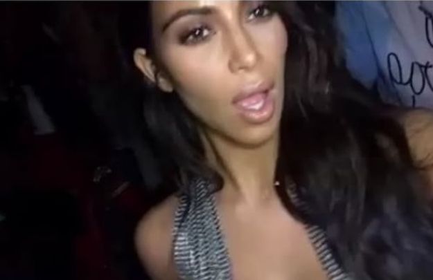VIDEO Kim Kardashian na koncert Kanyea Westa došla u prozirnoj haljini i pokazala apsolutno sve