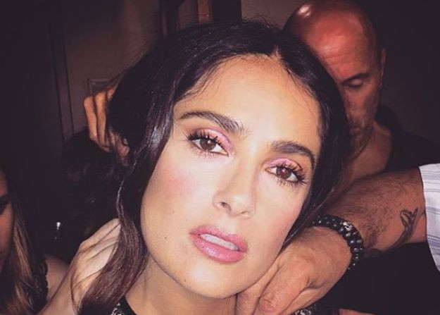 Salma Hayek čeka 50. rođendan u seksi ružičastom bikiniju