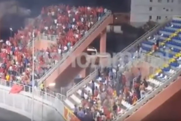 Neredi na stadionu: Albanci napali Makedonce koji su ih provocirali s tri prsta