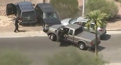 UZNEMIRUJUĆI VIDEO Policajac u Phoenixu ustrijelio pljačkaša