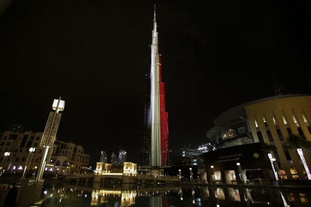 Burj Khalifa osvijetljen ružičastom bojom povodom kampanje za borbu protiv raka dojke